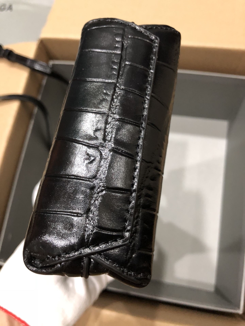 Ba1en*iaga shopping bags